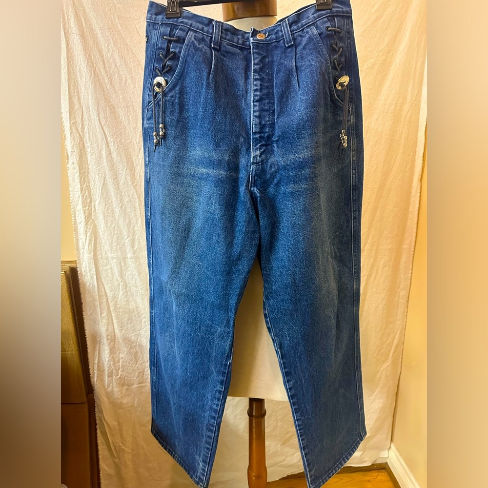 Vintage Wrangler western jeans with concha side pockets